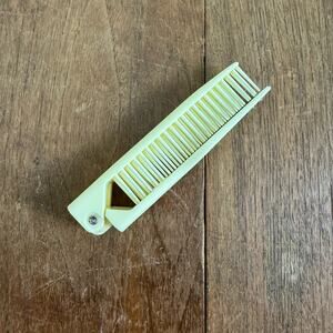 Goody's VINTAGE beige pale yellow plastic folding traveling brushing hair pick‎